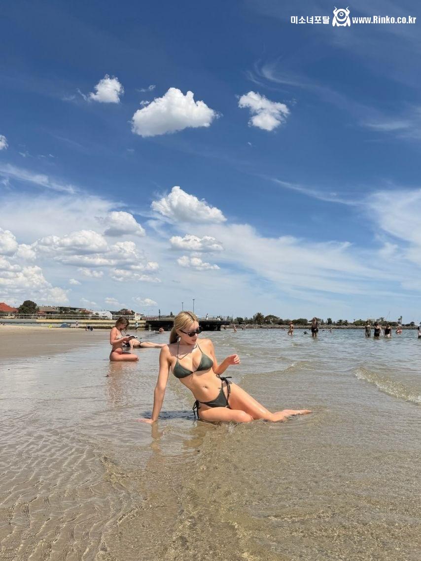 외국 해변 비키니 자연 H컵 몸매