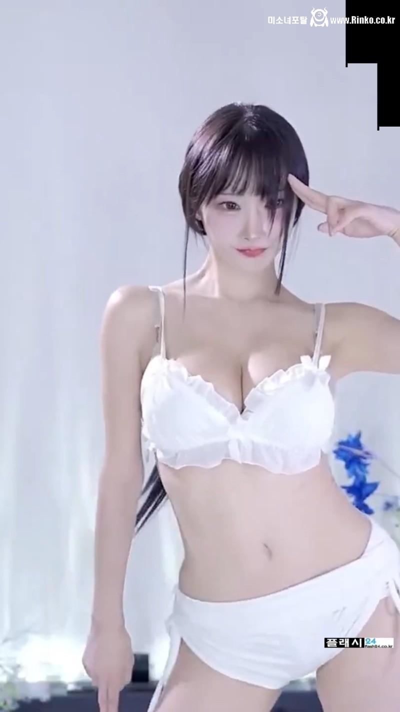 레이스 수영복 입고 춤추는 애순이