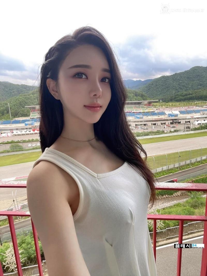 자전거타는 레이싱걸 안지아