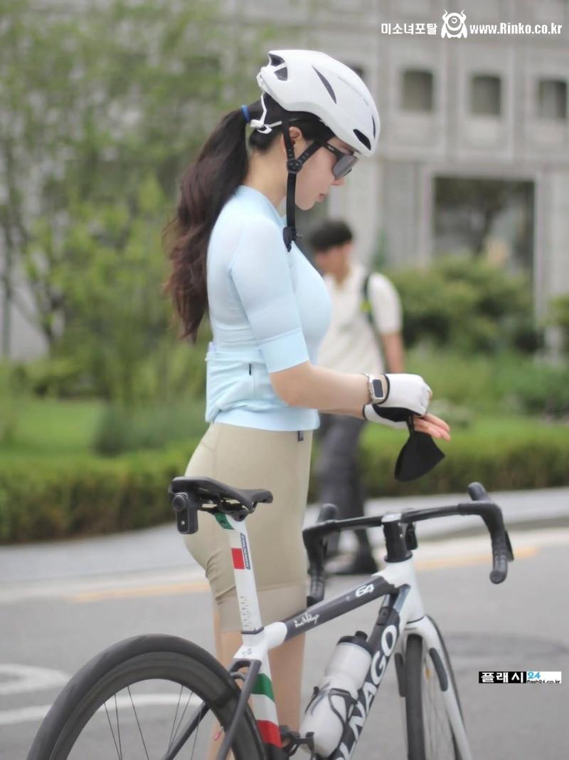 자전거타는 레이싱걸 안지아