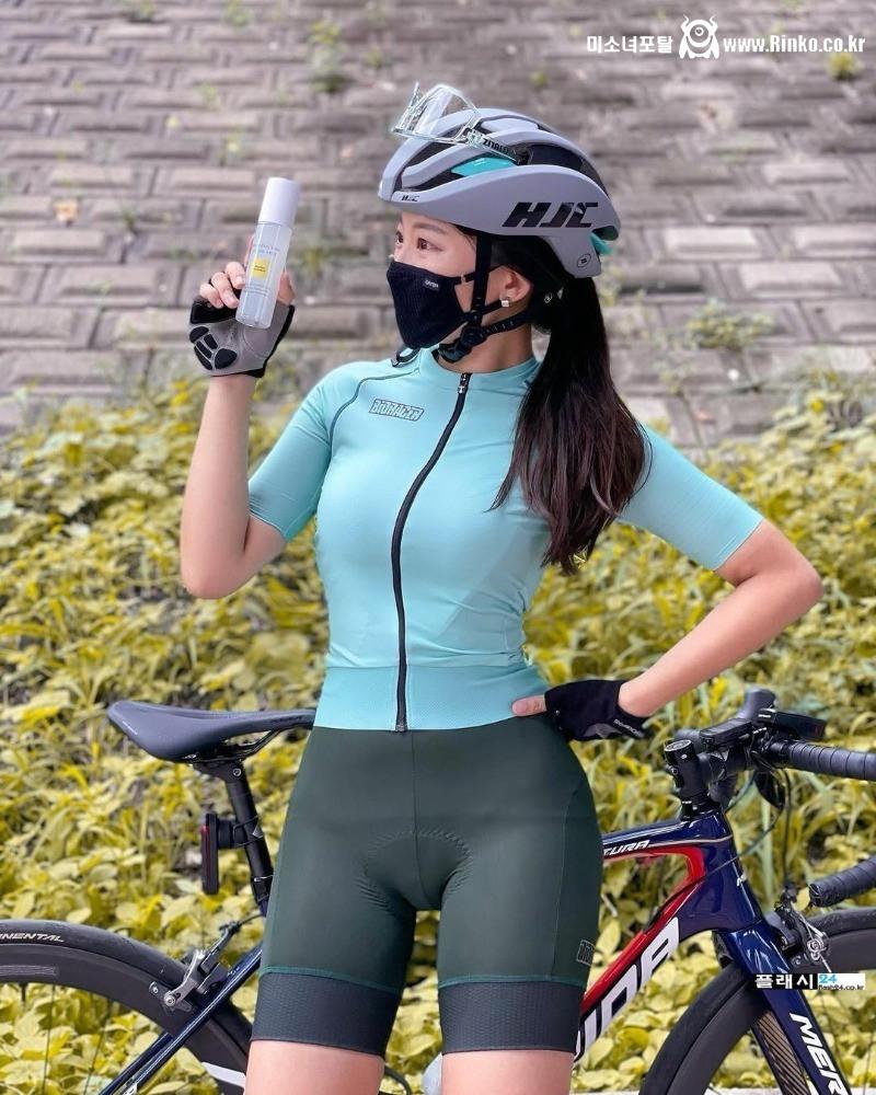 시선이 가는 자전거 타는 처자들