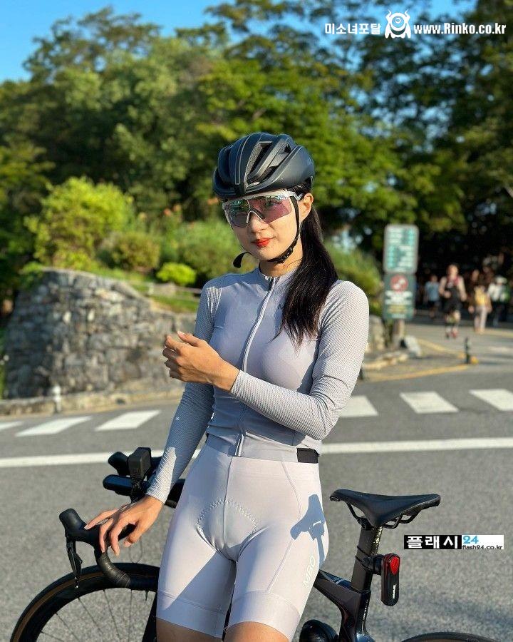 시선이 가는 자전거 타는 처자들