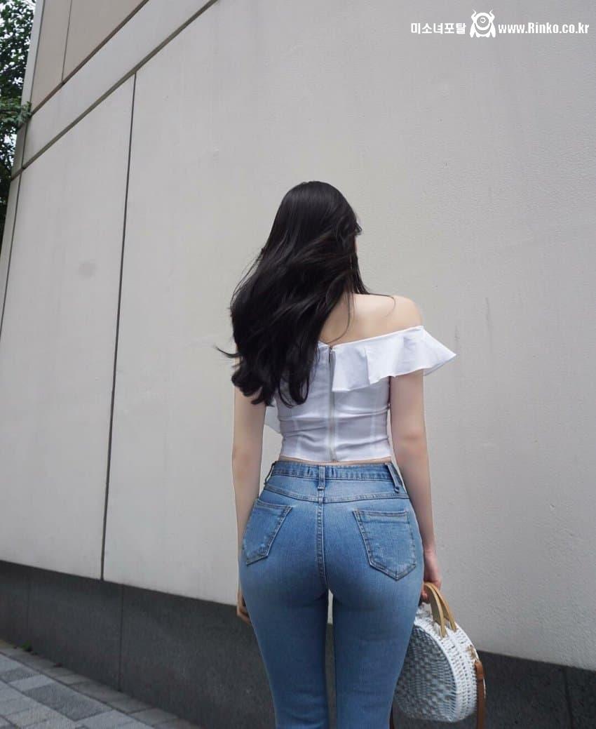 진짜 야한 여자는 다른 거 안입어도 된다..