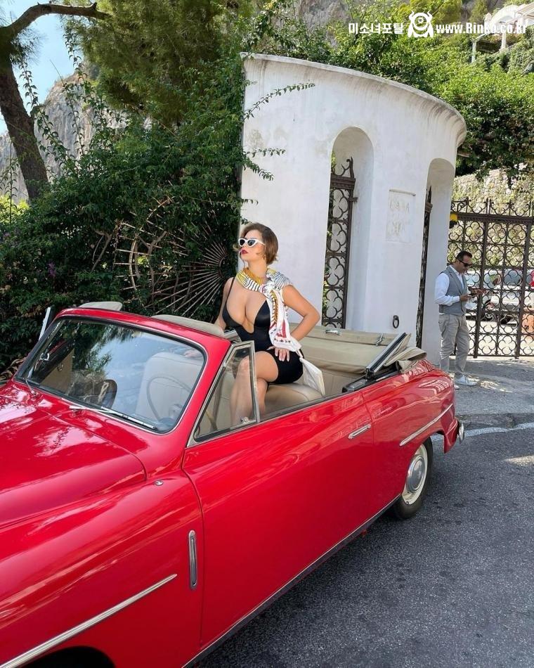 데미 로즈 육덕몸매 가슴 엉덩이