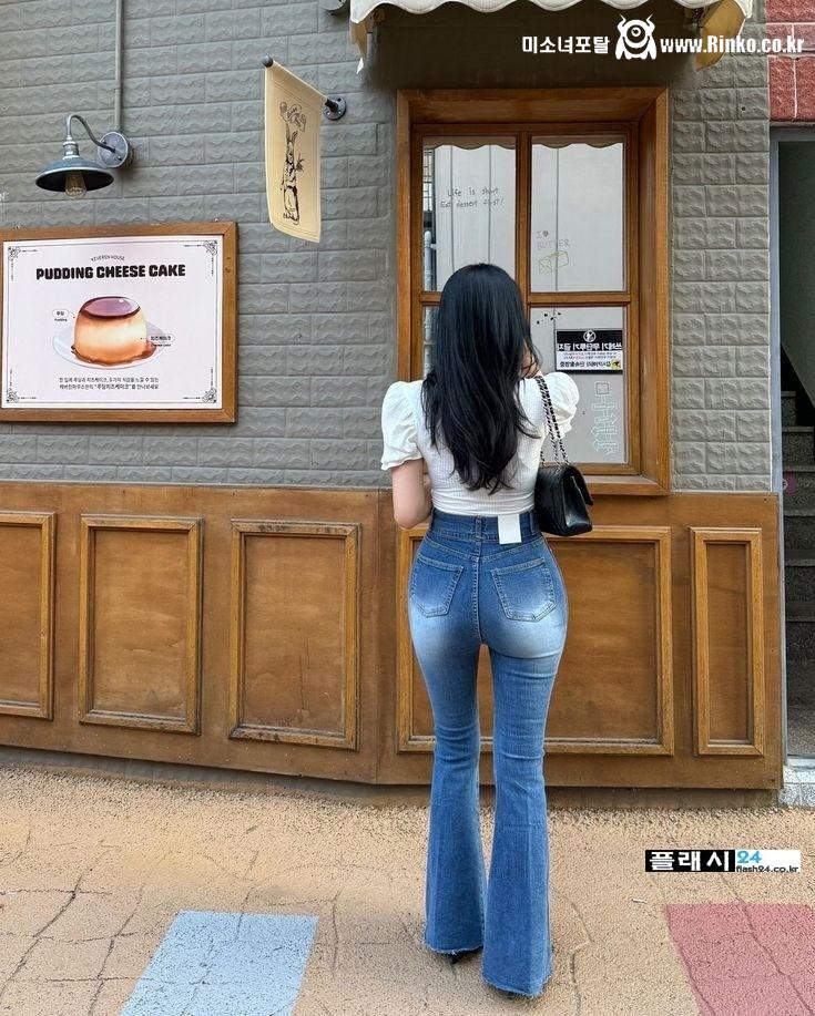 여친의 이런 뒤태는 참기 힘들지