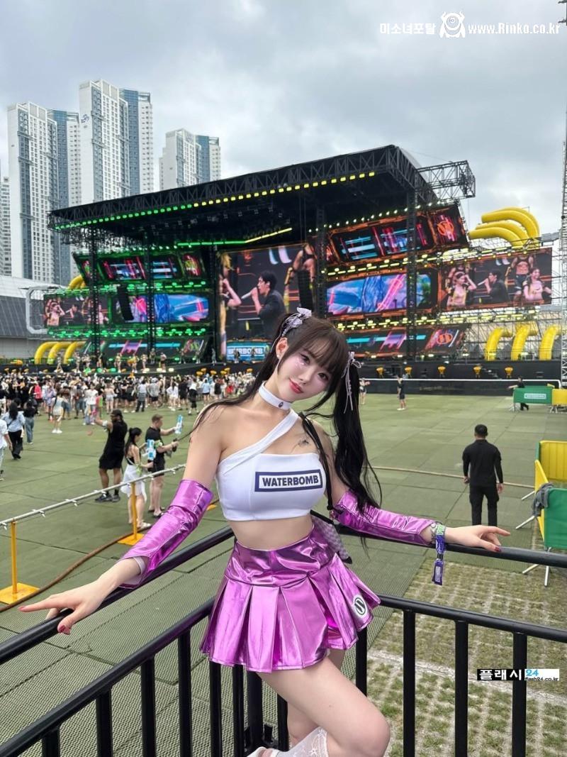 모델 도블리 수영복