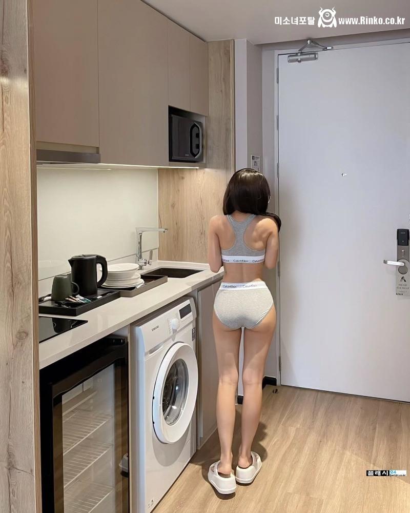 모델 도블리 수영복