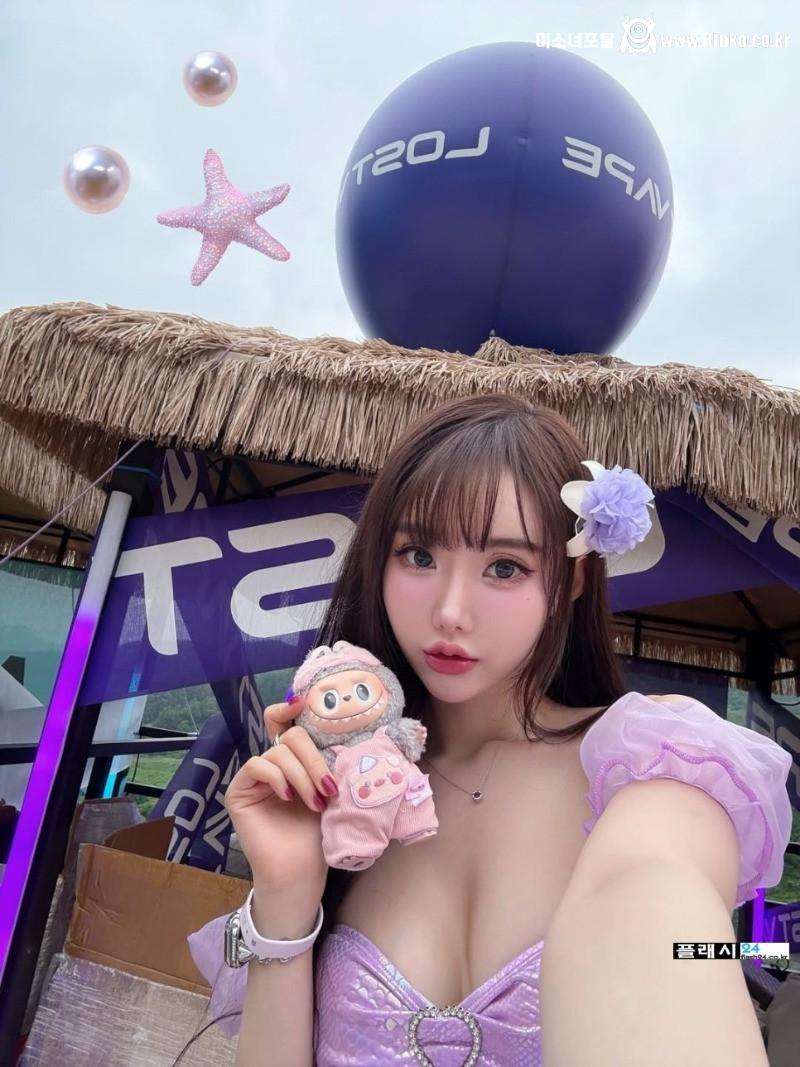 모델 도블리 수영복