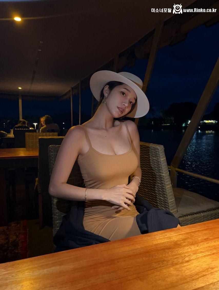 미시룩 숨길 수 없는 볼륨감