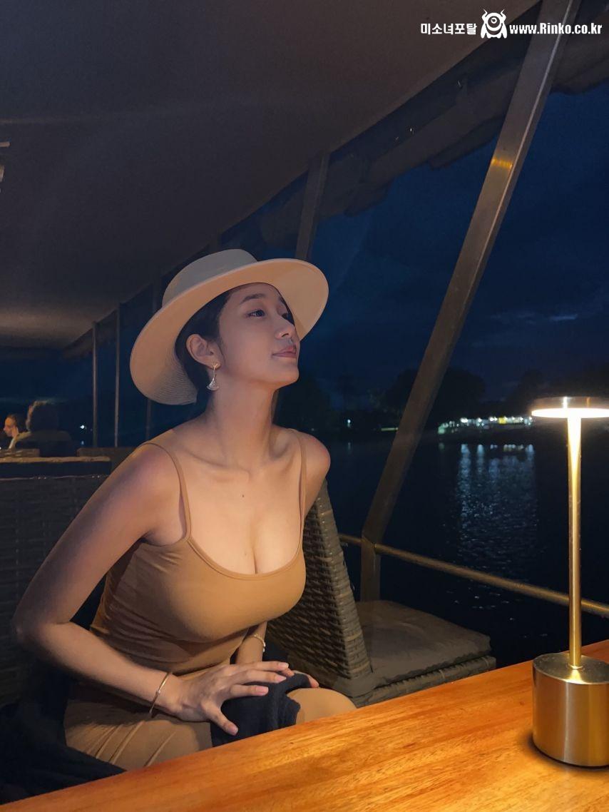 미시룩 숨길 수 없는 볼륨감