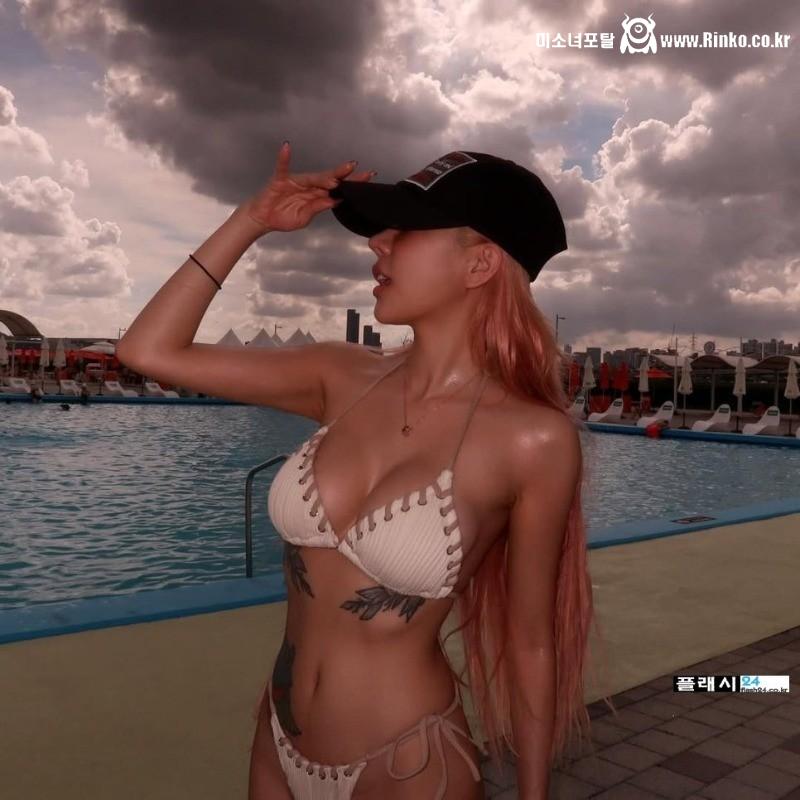 몸이 화려한 워터밤 DJ 예나