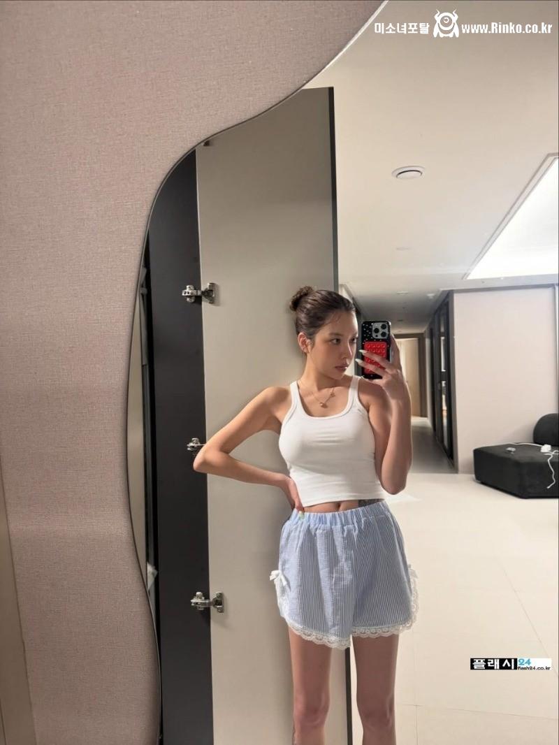 몸이 화려한 워터밤 DJ 예나