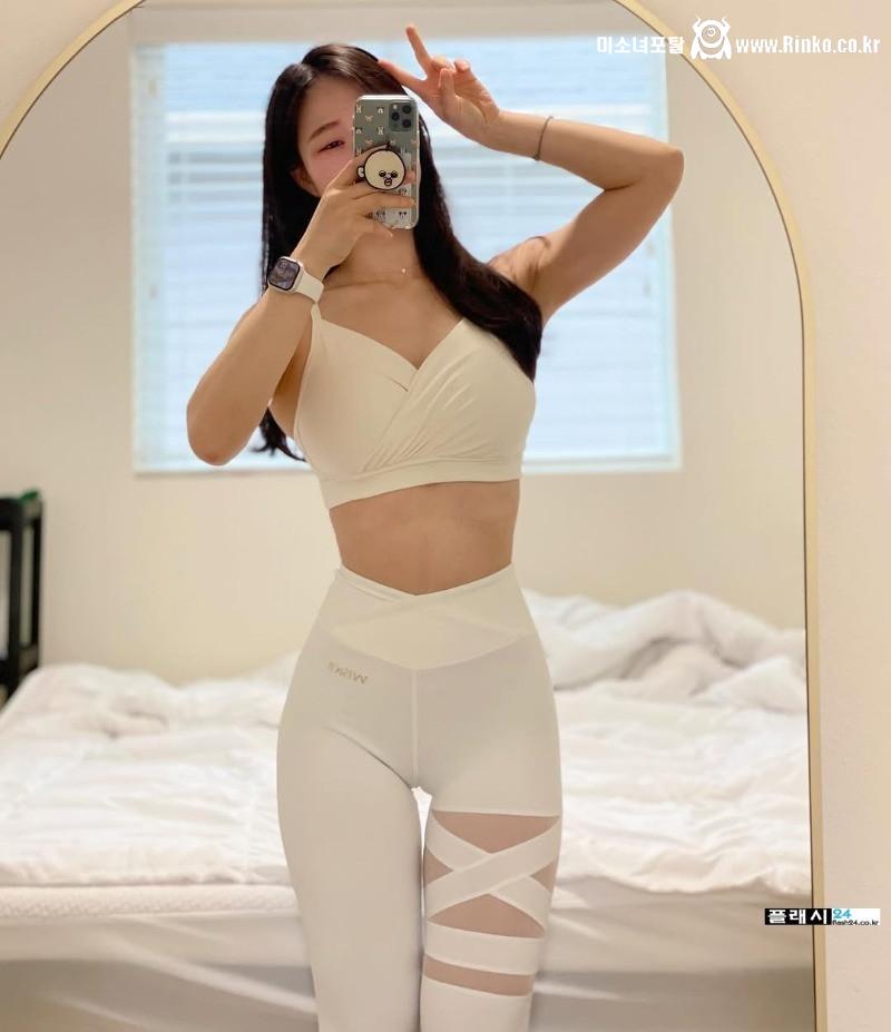 김영지 타이트한 레깅스 셀카