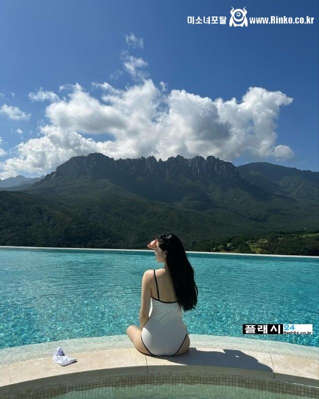 전진의 아내 류이서 수영복 몸매 공개