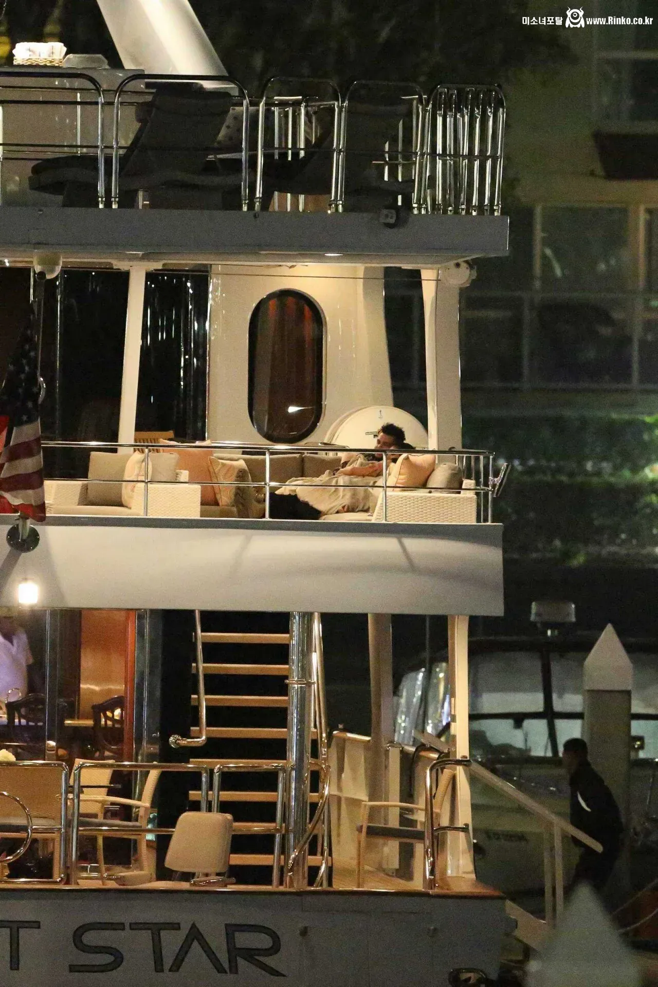 더 위켄드와 연애 당시 셀레나 고메즈 의상 & 몸매