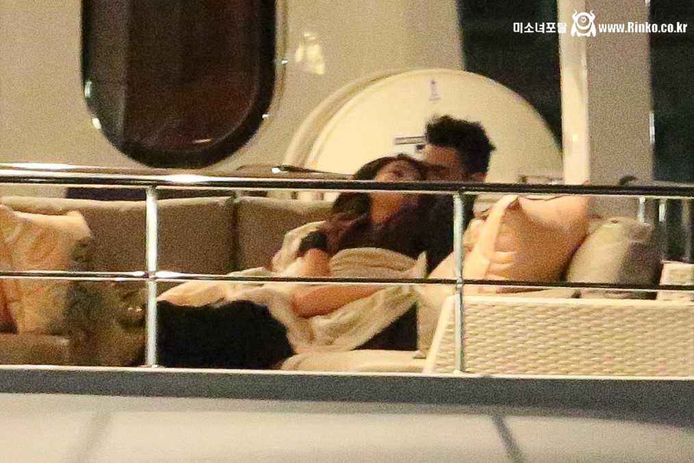 더 위켄드와 연애 당시 셀레나 고메즈 의상 & 몸매