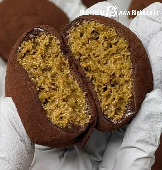 약혐) 사막에서 "두바이 쫀득 내장" 먹는 베어 그릴스