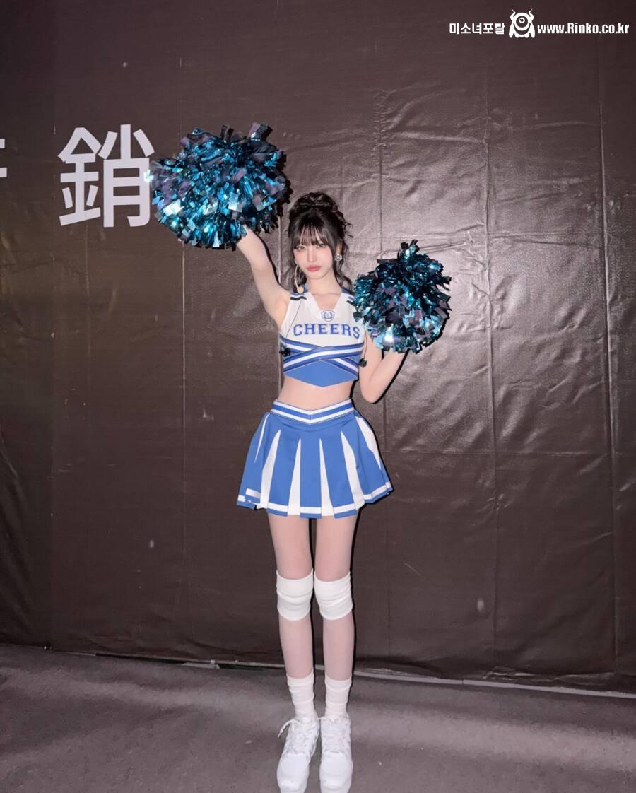 치어리더 의상 입은 아이브 리즈