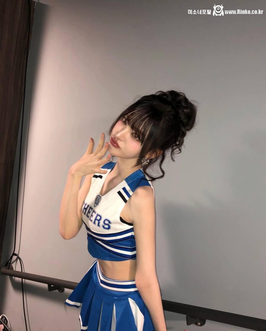 치어리더 의상 입은 아이브 리즈
