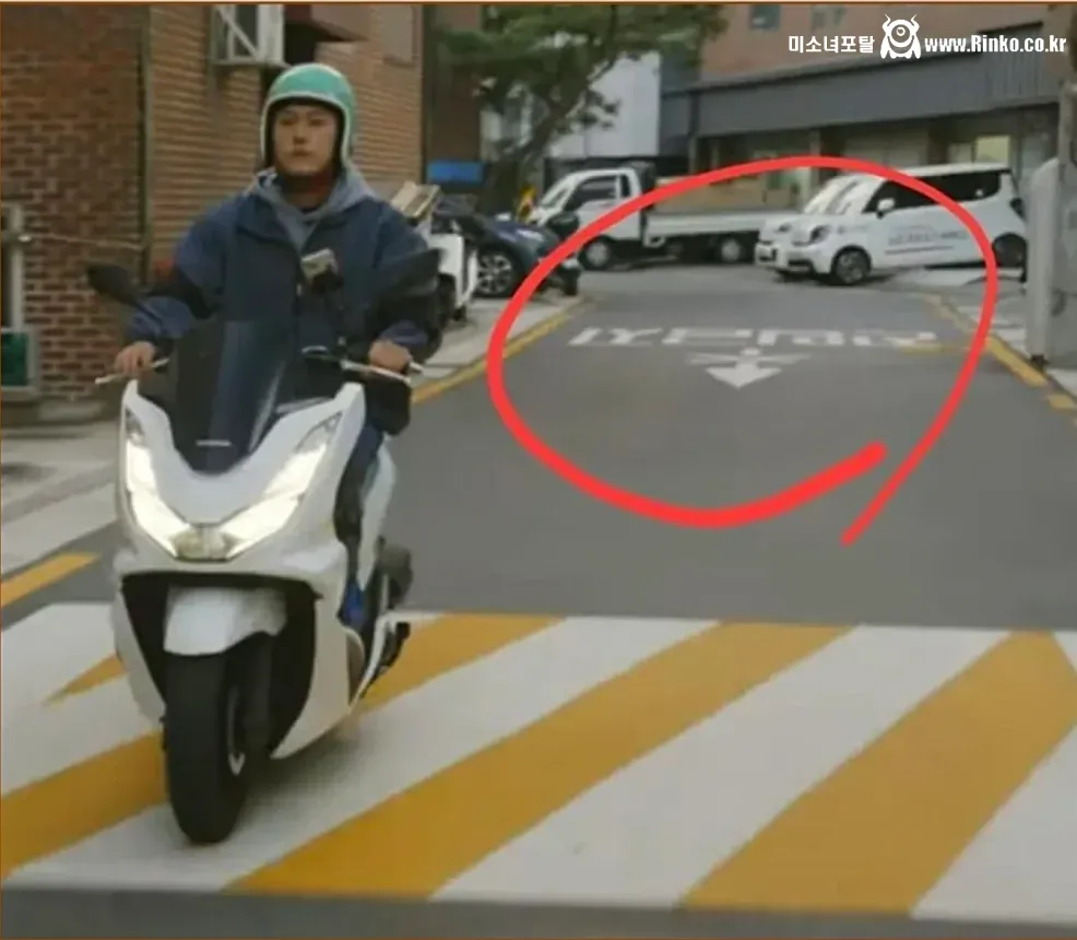 도로교통법을 준수하여(?) 안전하게 촬영하였습니다.