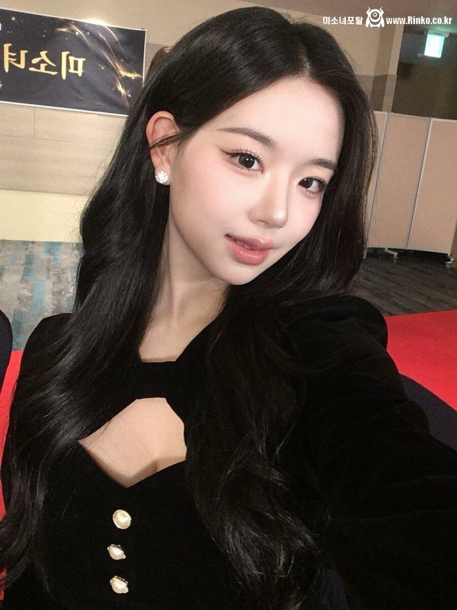 요즘 폼 너무좋은 김채연 셀카 ㄷㄷ