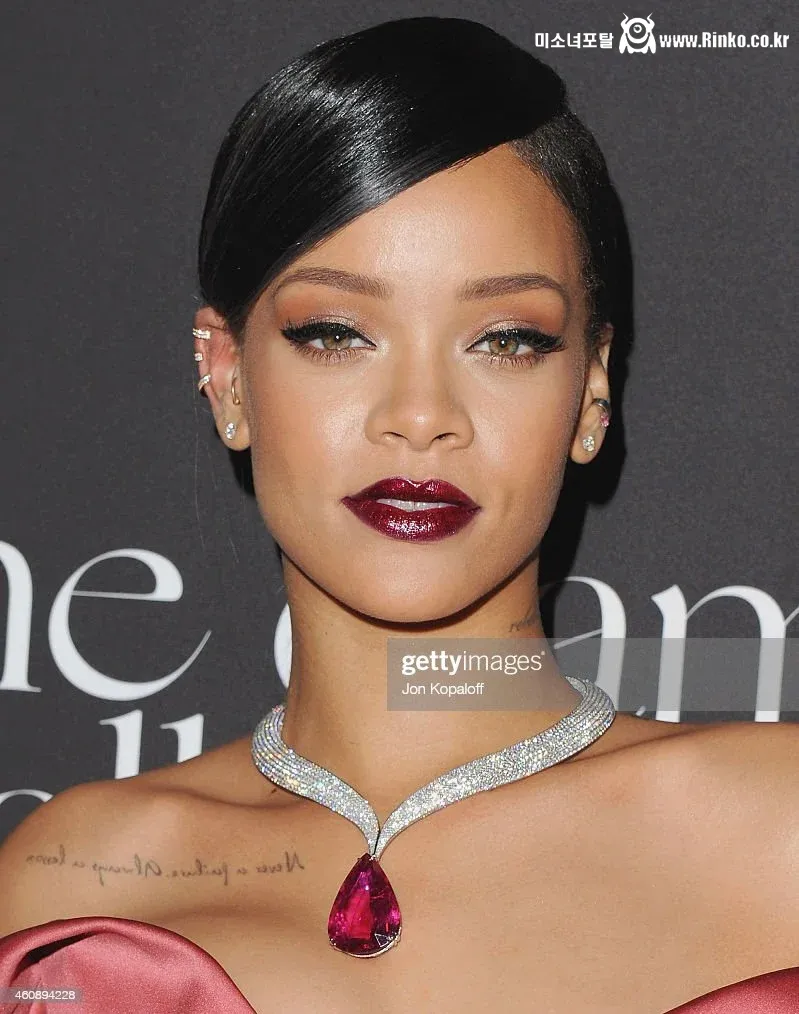 16억원짜리 목걸이 착용한 조지나 카리나 리한나