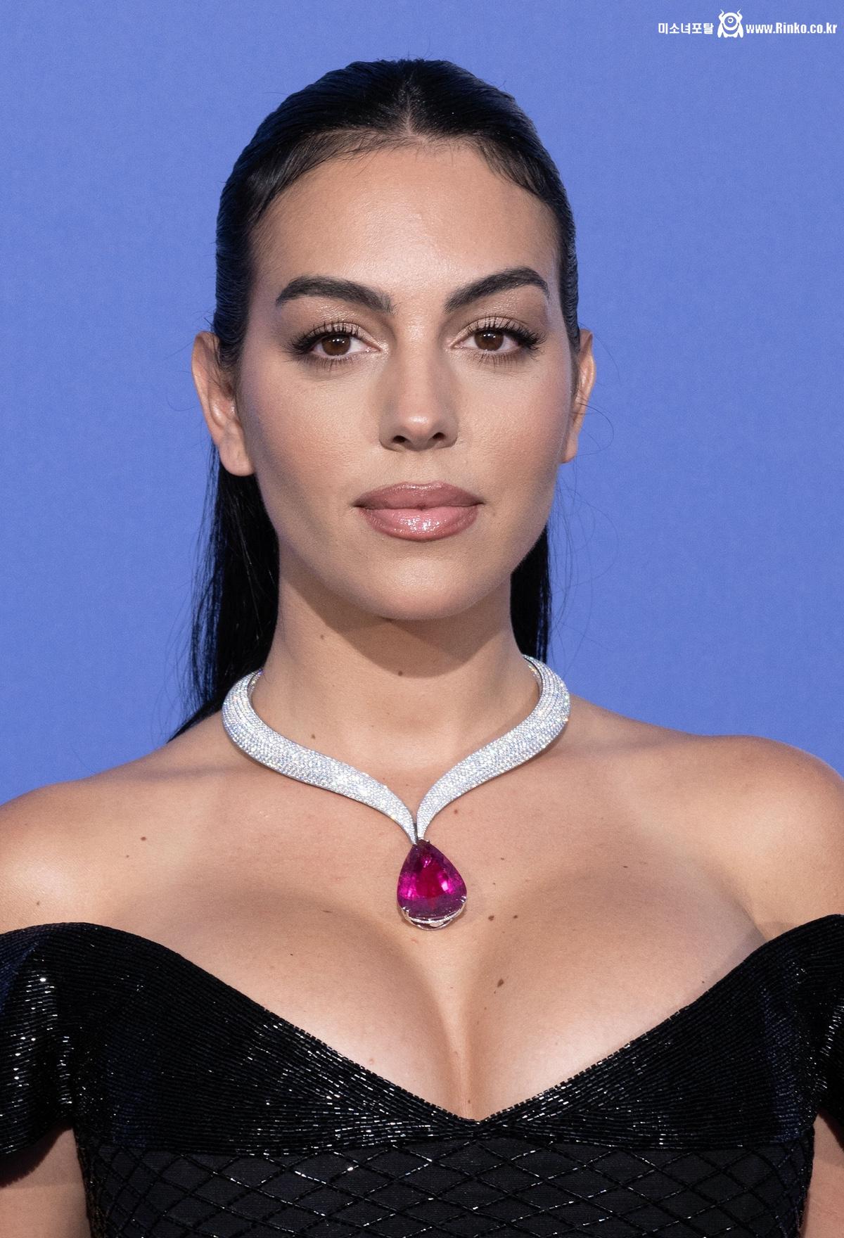 16억원짜리 목걸이 착용한 조지나 카리나 리한나