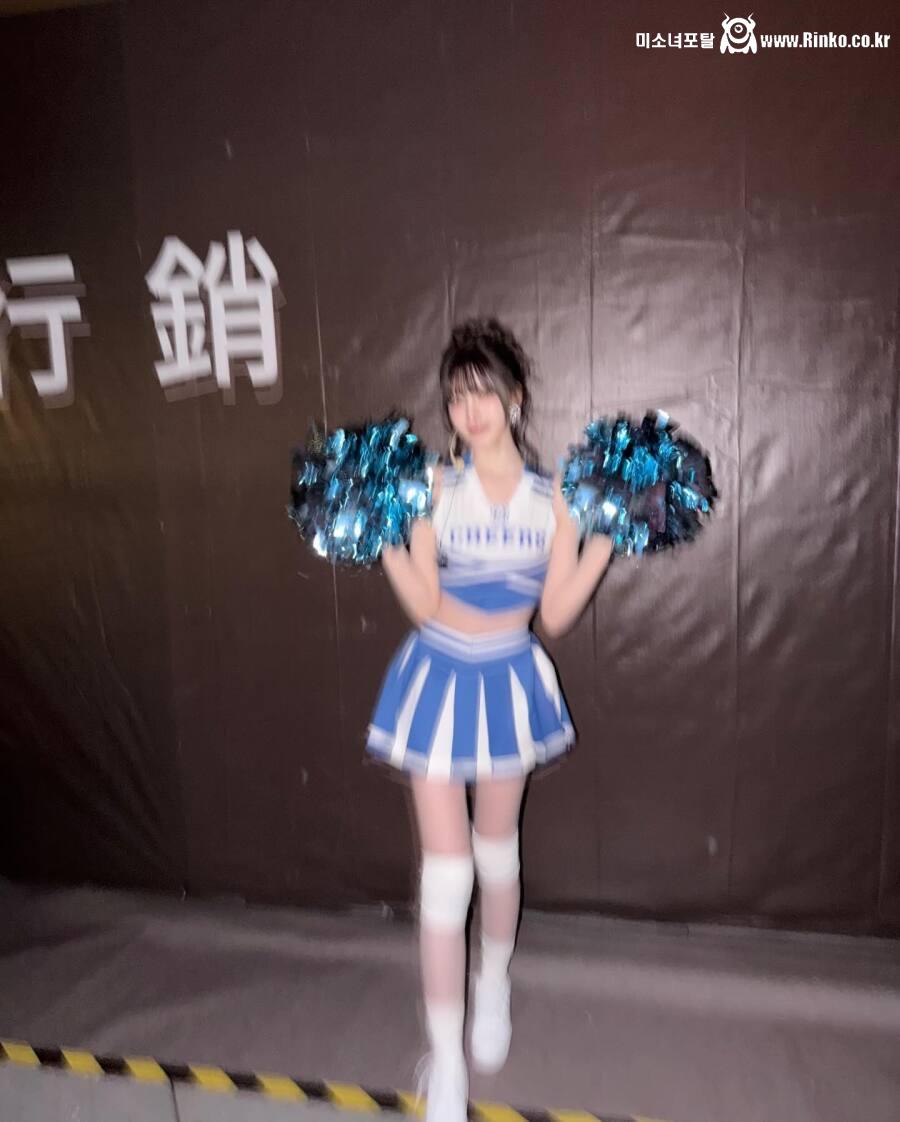 치어리더 의상 입은 아이브 리즈