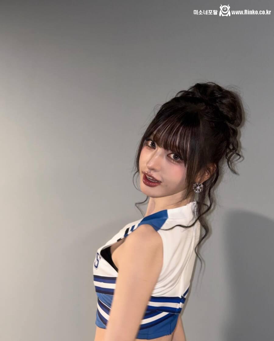 치어리더 의상 입은 아이브 리즈