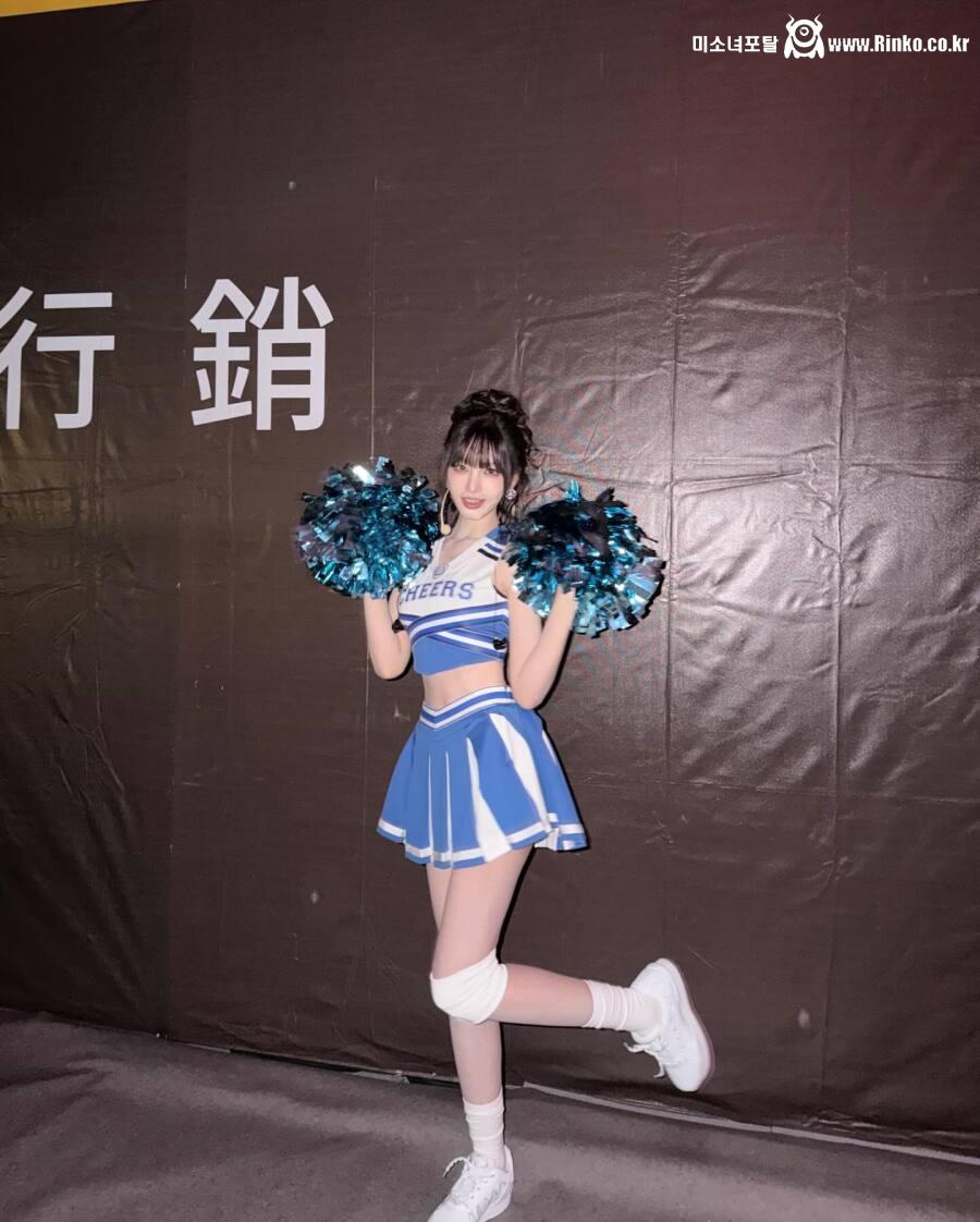 치어리더 의상 입은 아이브 리즈