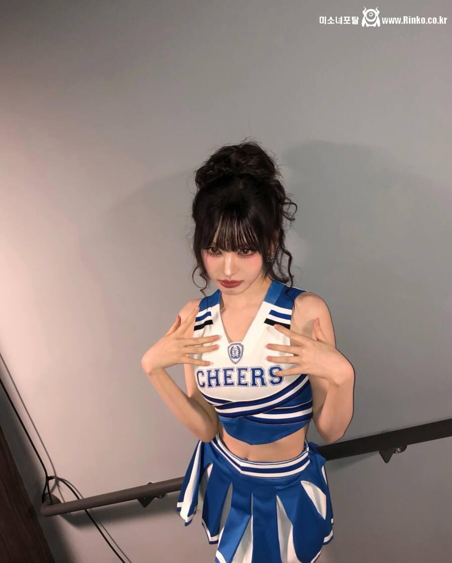 치어리더 의상 입은 아이브 리즈