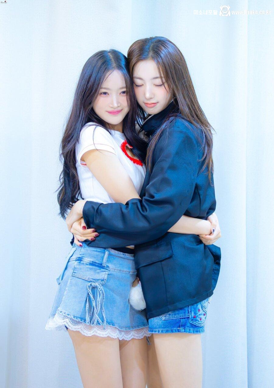 ㅈㄴ 예쁜 여돌 2명이서 셀카