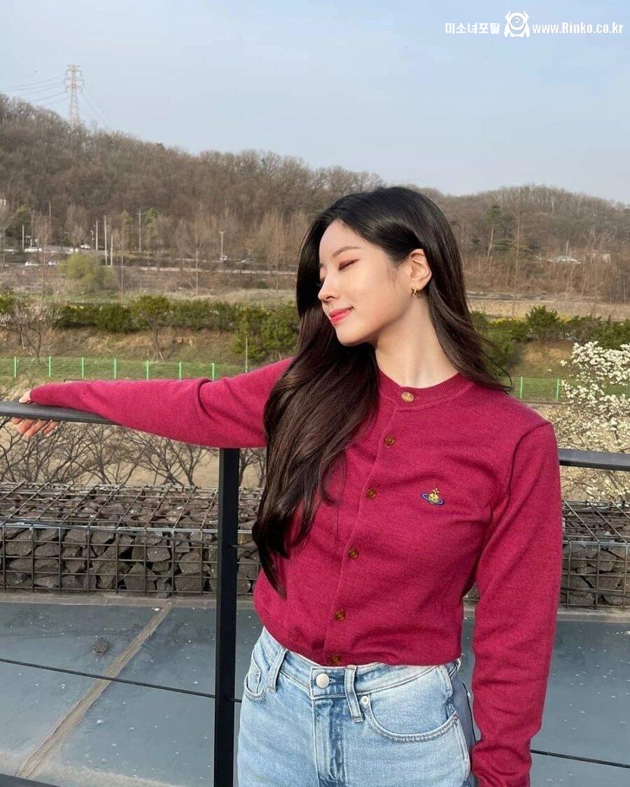 봄처녀룩 입은 트와이스 다현