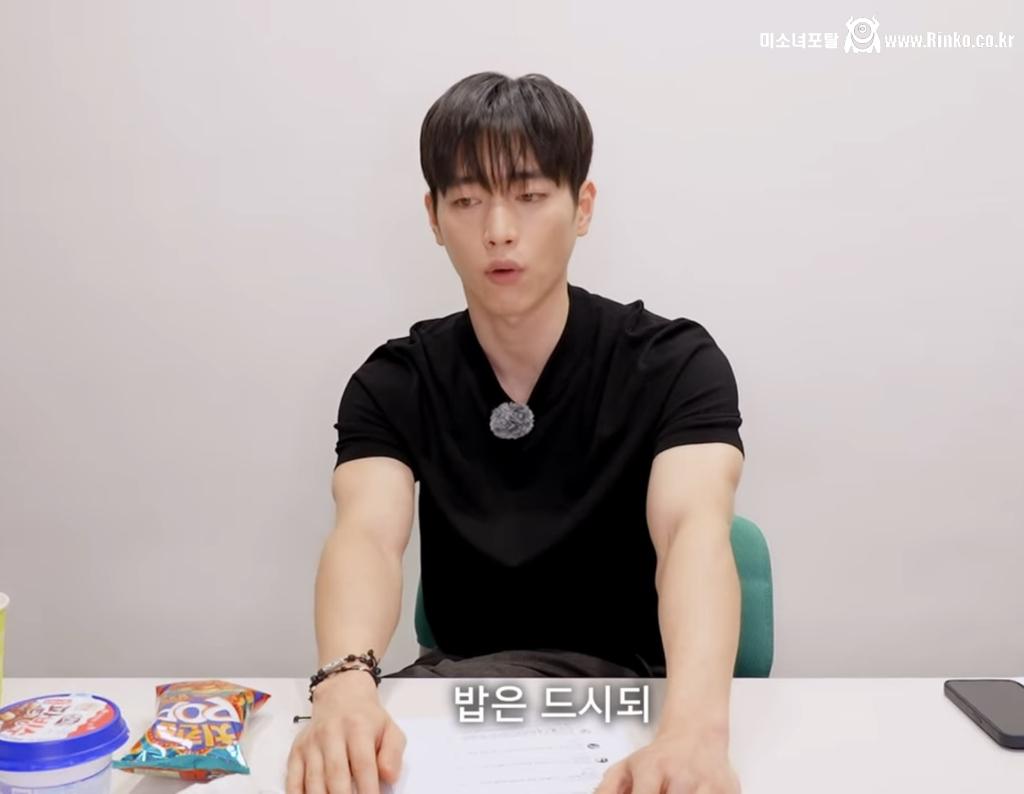 서강준 : 여러분 제일 살찌는 게 과자예요