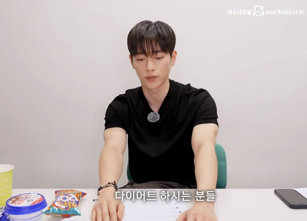 서강준 : 여러분 제일 살찌는 게 과자예요