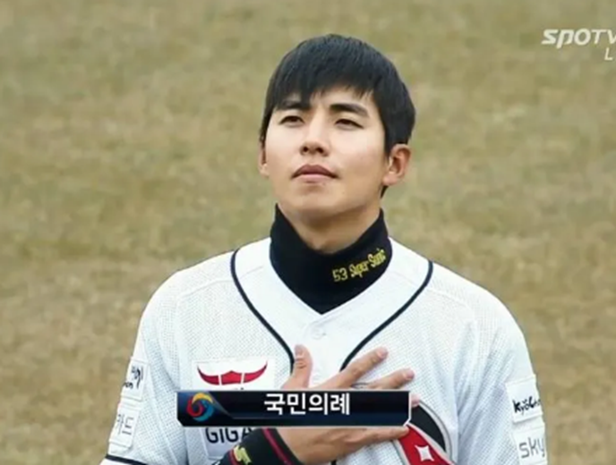 현재 야구팬들 사이에서 해설 탑티어로 불리는 해설위원