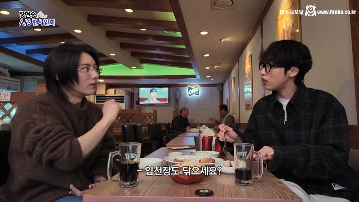 양치할 때 입천장도 닦는다 VS 안 닦는다