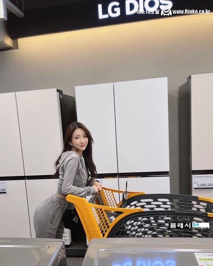 따라가고 싶어지는 마트 누나 홍설