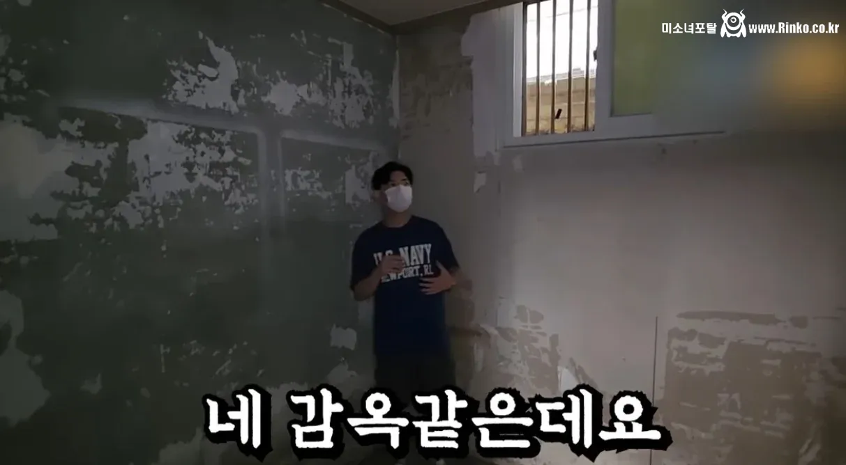 무려 쓰리룸인데 월세가 10만원