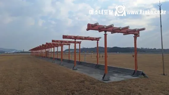 무안공항에 콘크리트 둔덕이 있었던 이유