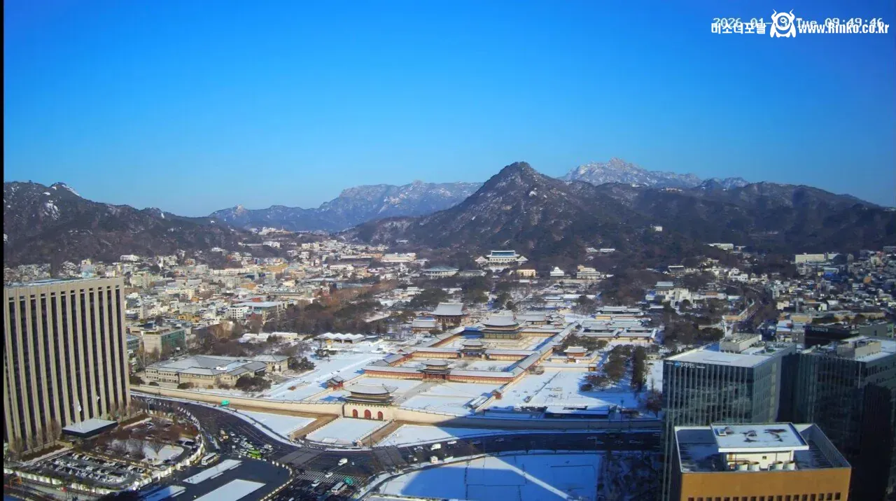 오늘자 눈 내린 경복궁 풍경