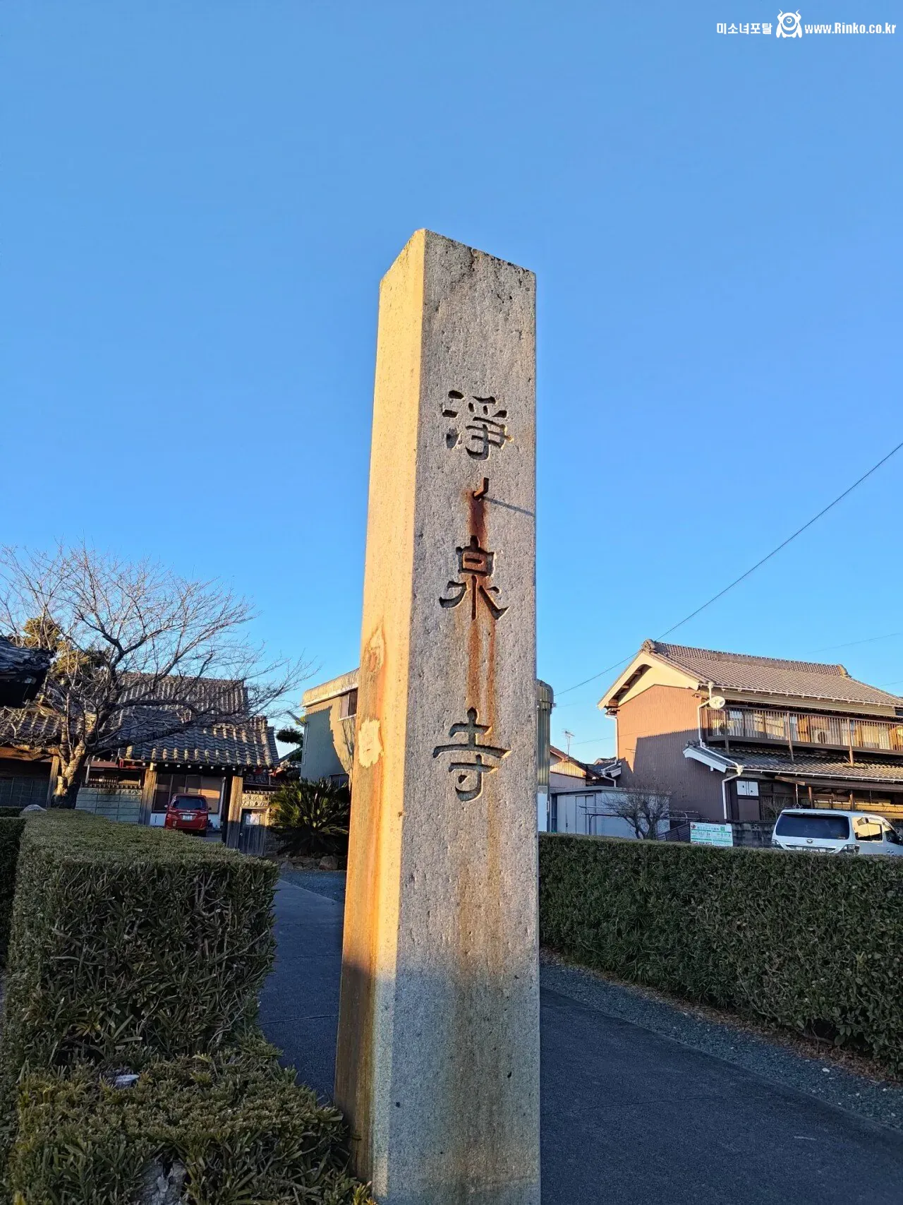 싱글벙글 거유로 유명한 불상