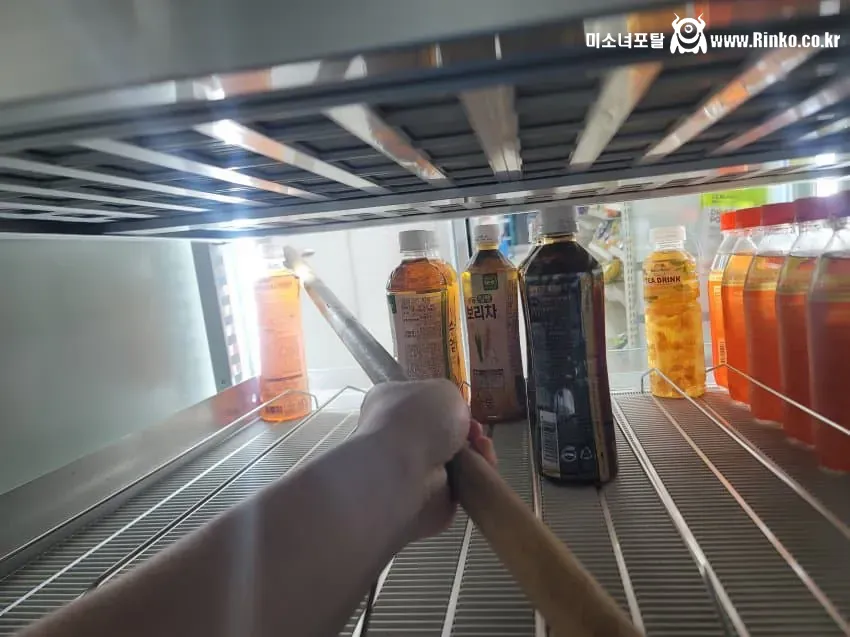 편의점 첫 출근한 야간 알바생한테 닥친 시련