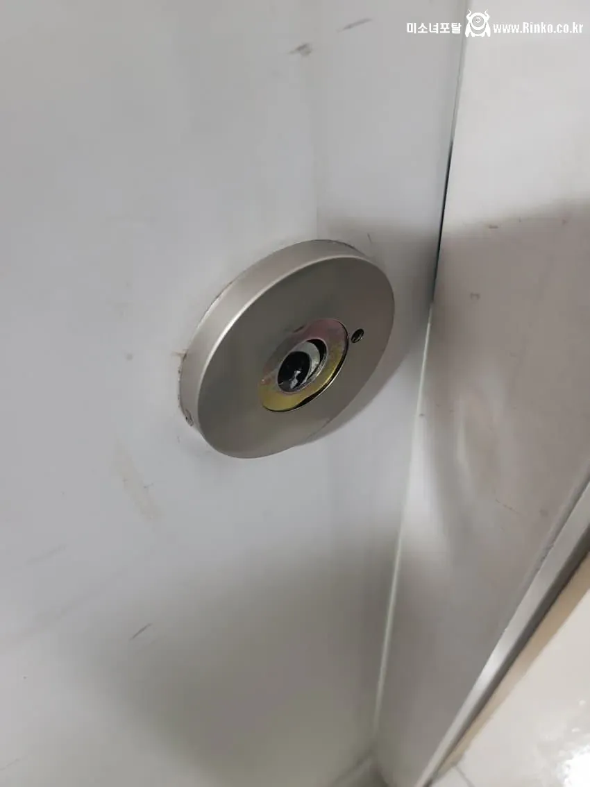 편의점 첫 출근한 야간 알바생한테 닥친 시련