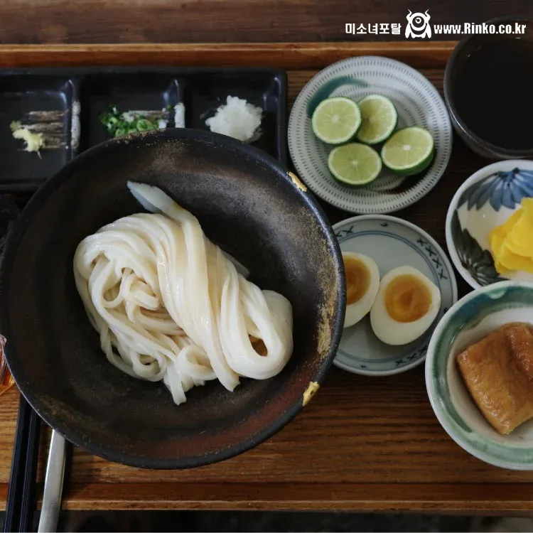 외관이 매우 특이한 우동집