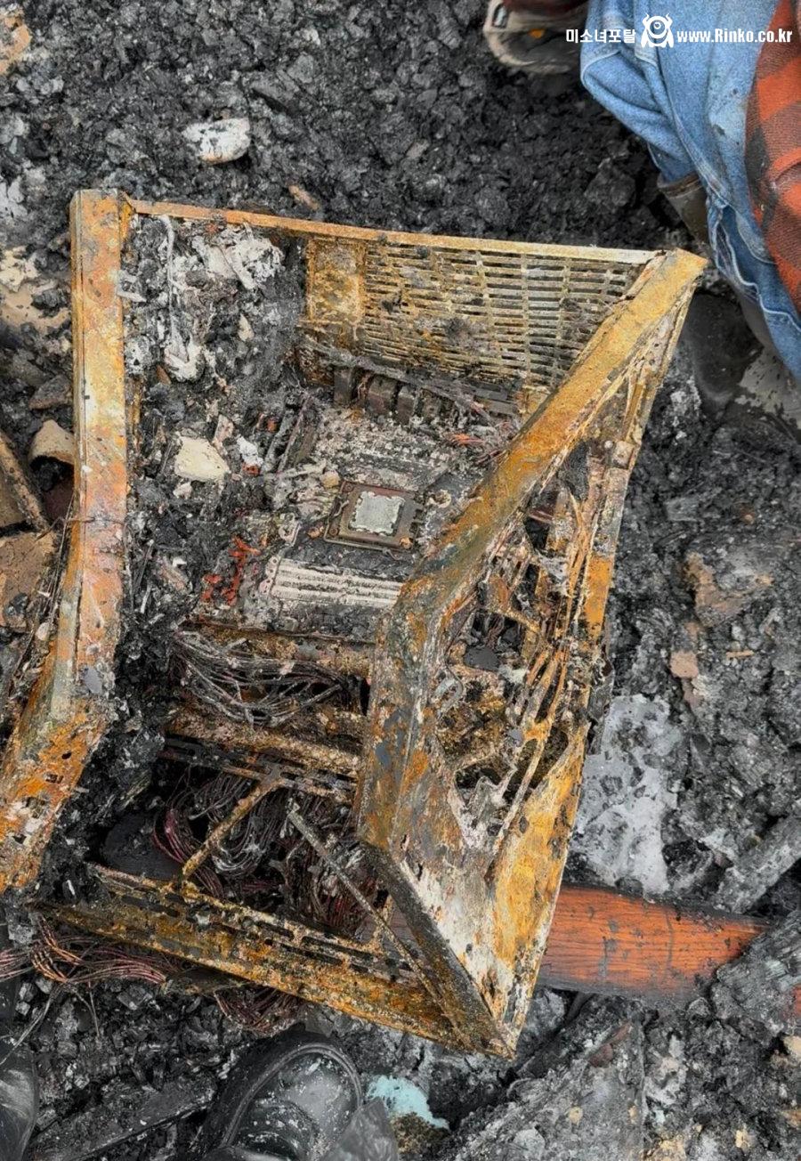 화재로 전소된 컴퓨터