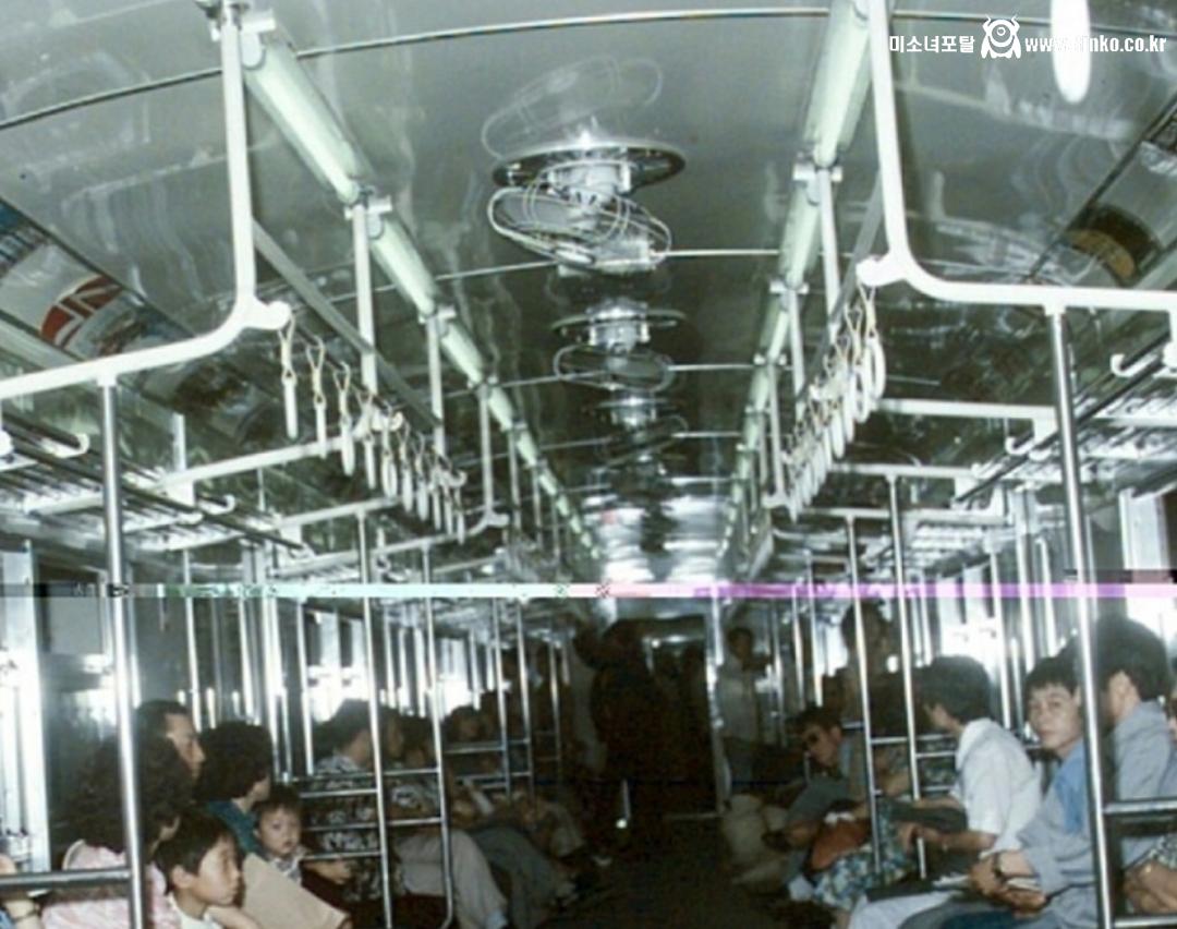 요즘 친구들은 모를듯한 좀 예전 지하철 모습