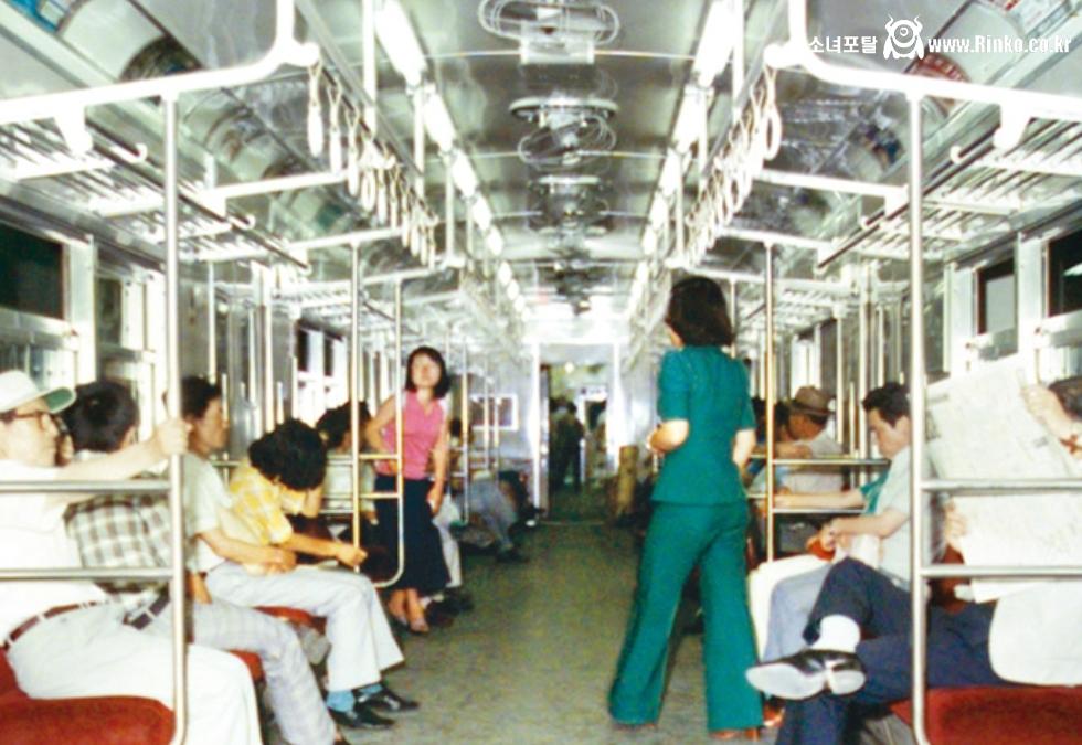 요즘 친구들은 모를듯한 좀 예전 지하철 모습