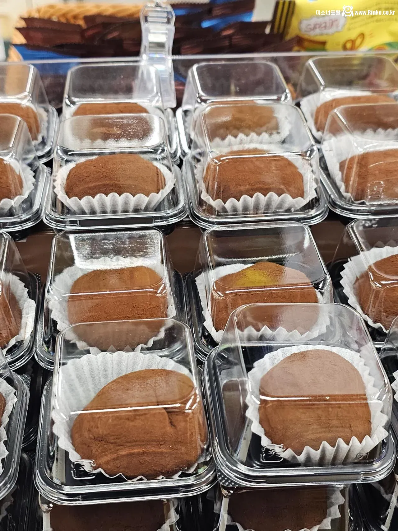 도쿄 신오쿠보 슈퍼에 물량 풀린 두쫀쿠