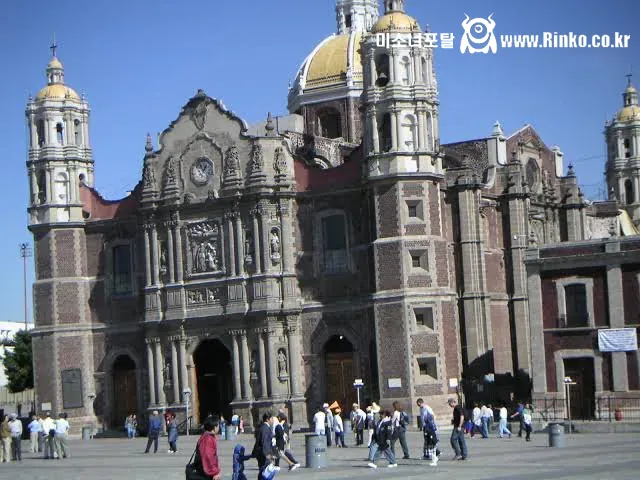 호수 위에 지어진 멕시코 수도?